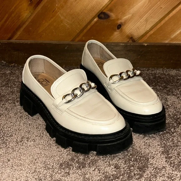 Y2K white chunky loafer with top chain - Picture 3 of 10